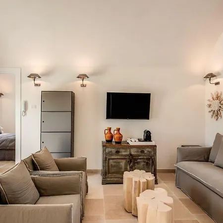 Lamia Del Riccio Villa *