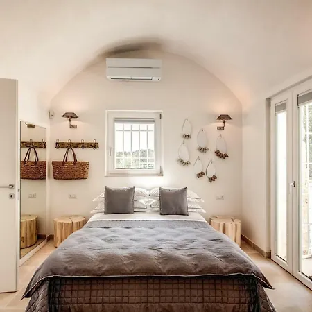 Lamia Del Riccio Villa *