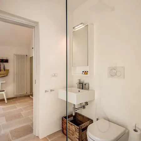 Lamia Del Riccio Villa