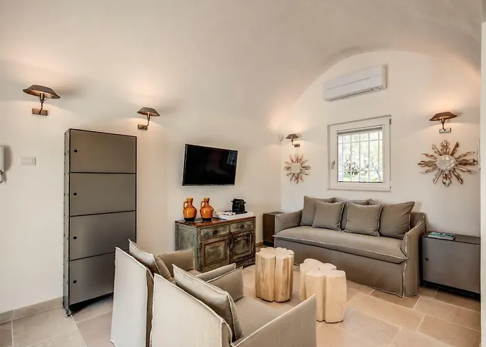 Lamia Del Riccio Villa *